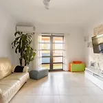 Casa Krisma, Fabulous Modern Spacious 2 Bedrooms Apartment, Remote Work, Fast Wifi, Parking And Ac Lejlighed