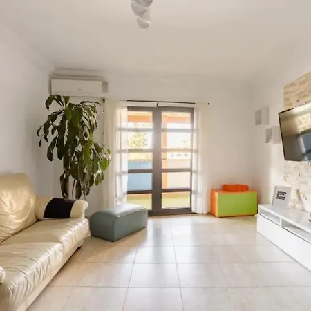 Casa Krisma, Fabulous Modern Spacious 2 Bedrooms Apartment, Remote Work, Fast Wifi, Parking And Ac شقة