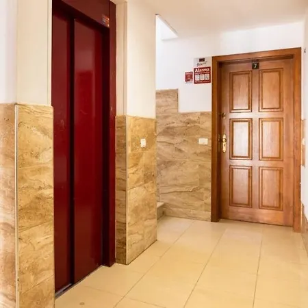 Casa Krisma, Fabulous Modern Spacious 2 Bedrooms Apartment, Remote Work, Fast Wifi, Parking&ac