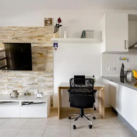 Casa Krisma, Fabulous Modern Spacious 2 Bedrooms Apartment, Remote Work, Fast Wifi, Parking&ac * Costa Adeje (Tenerife)
