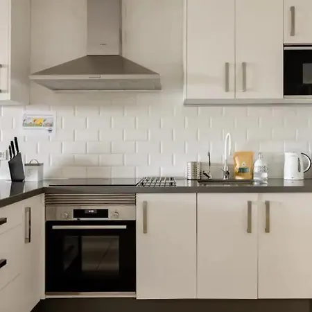 Casa Krisma, Fabulous Modern Spacious 2 Bedrooms Apartment, Remote Work, Fast Wifi, Parking And Ac