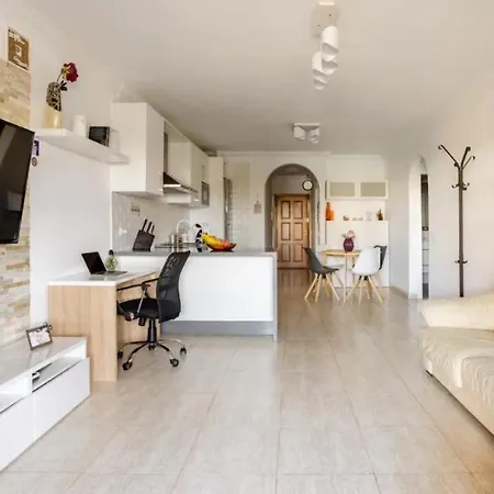 Casa Krisma, Fabulous Modern Spacious 2 Bedrooms Apartment, Remote Work, Fast Wifi, Parking And Ac Apartman Costa Adeje (Tenerife)