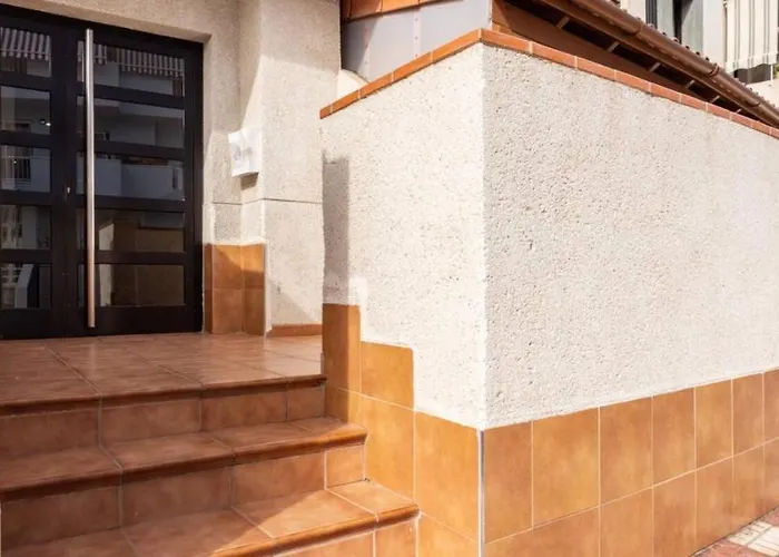 Casa Krisma, Fabulous Modern Spacious 2 Bedrooms Apartment, Remote Work, Fast Wifi, Parking And Ac * 아데제