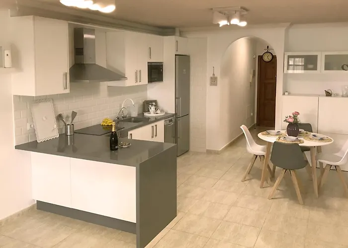 Casa Krisma, Fabulous Modern Spacious 2 Bedrooms Apartment, Remote Work, Fast Wifi, Parking And Ac